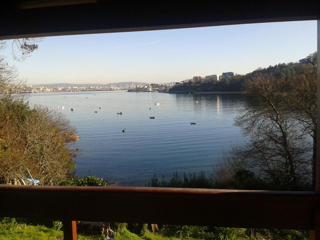 Vista de la ría de Ferrol y playa Bestarruza Mugardos