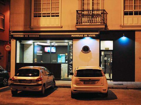 nocturna frente fachada alzado terraza cervecería